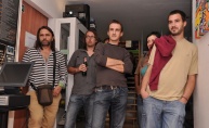 Čudnovati bend Orchestra of Spheres u Peek&Poke-u