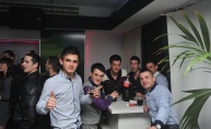 Ludnica u Hitch baru subotom