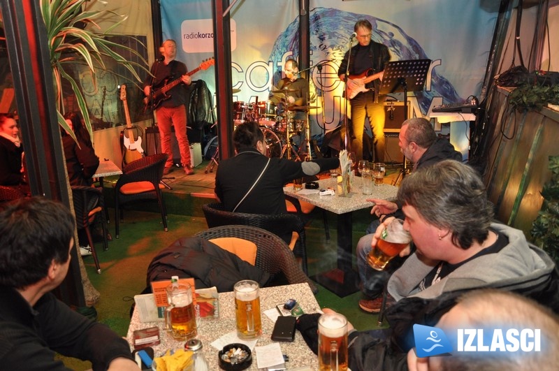 Jed Beckers group svirka u živo u Nad Urom