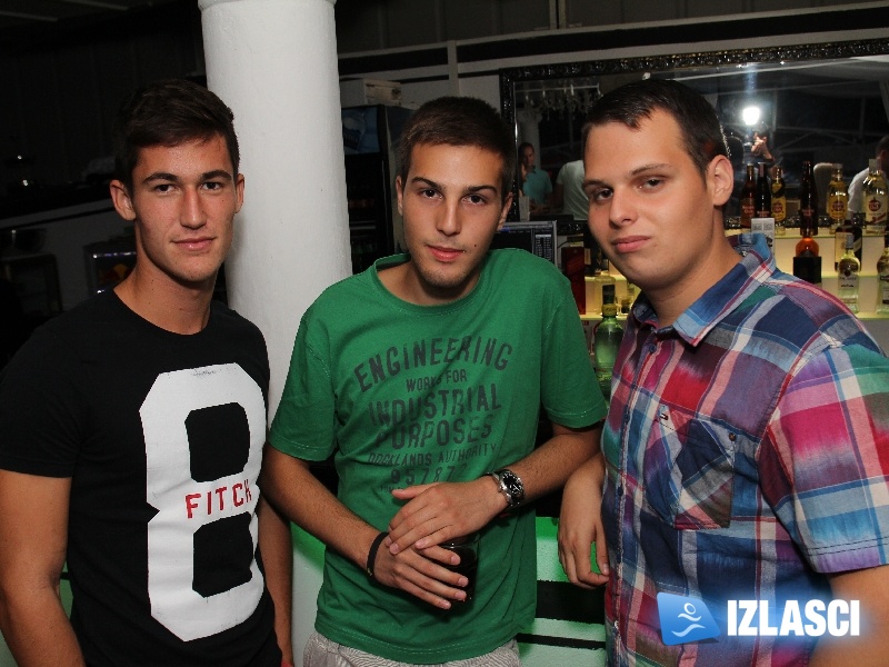 Živa subota uz same komade Casanova beach clubu