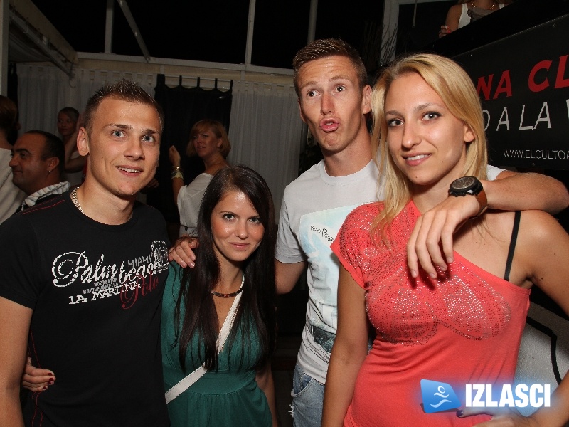Živa subota uz same komade Casanova beach clubu