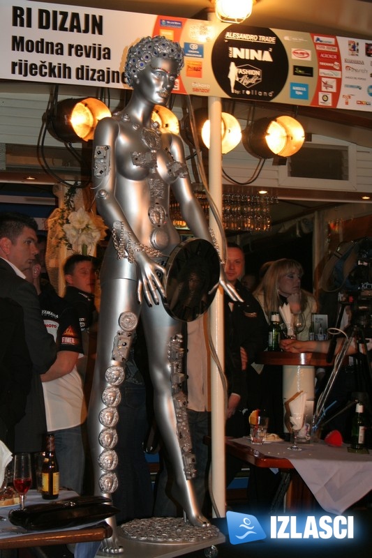 Fashion night zaljuljao Ninu2