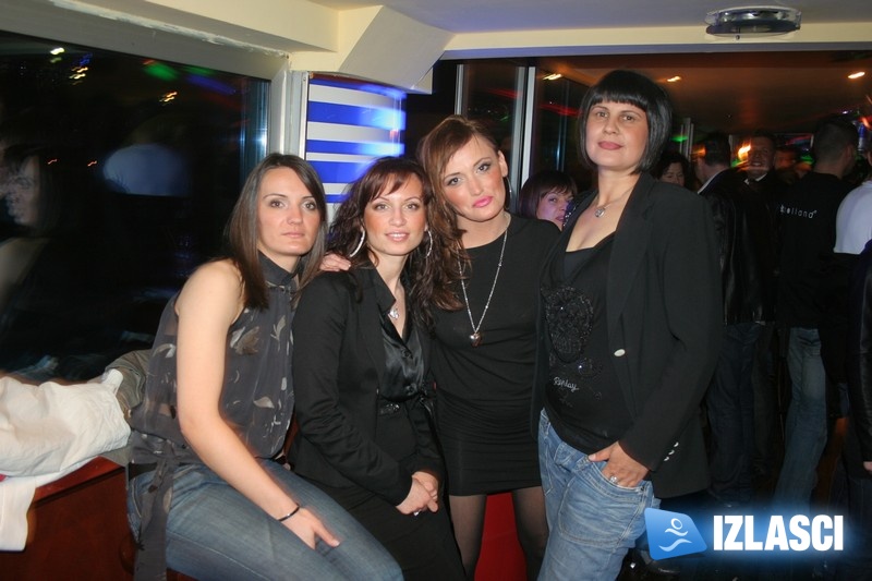 Fashion night zaljuljao Ninu2