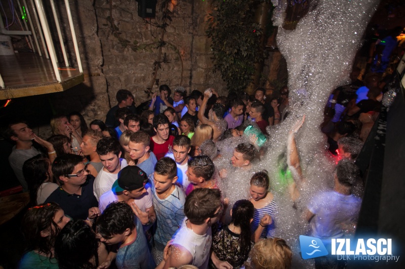 Pjena Party totalni hit na Krku u Clubu JUNGLE