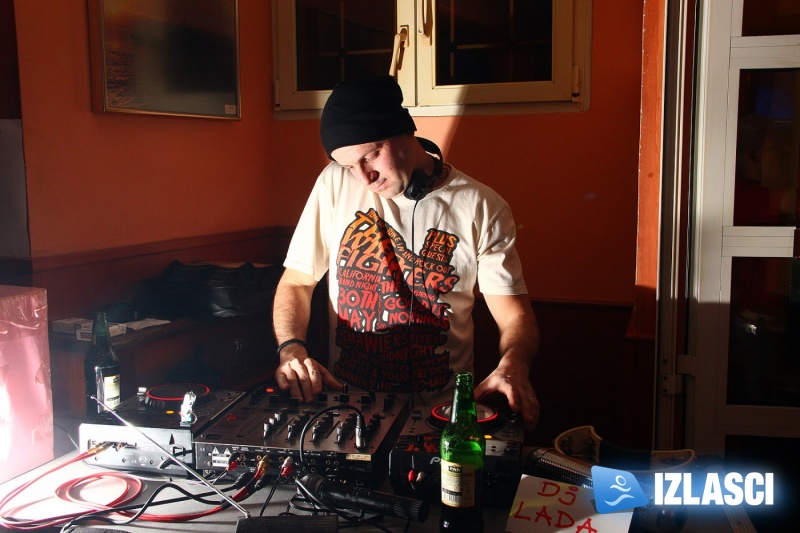 Riječki DJ-i na humanitarnom DJ maratonu skupili 5.000kn za pomoć malom Eriku!